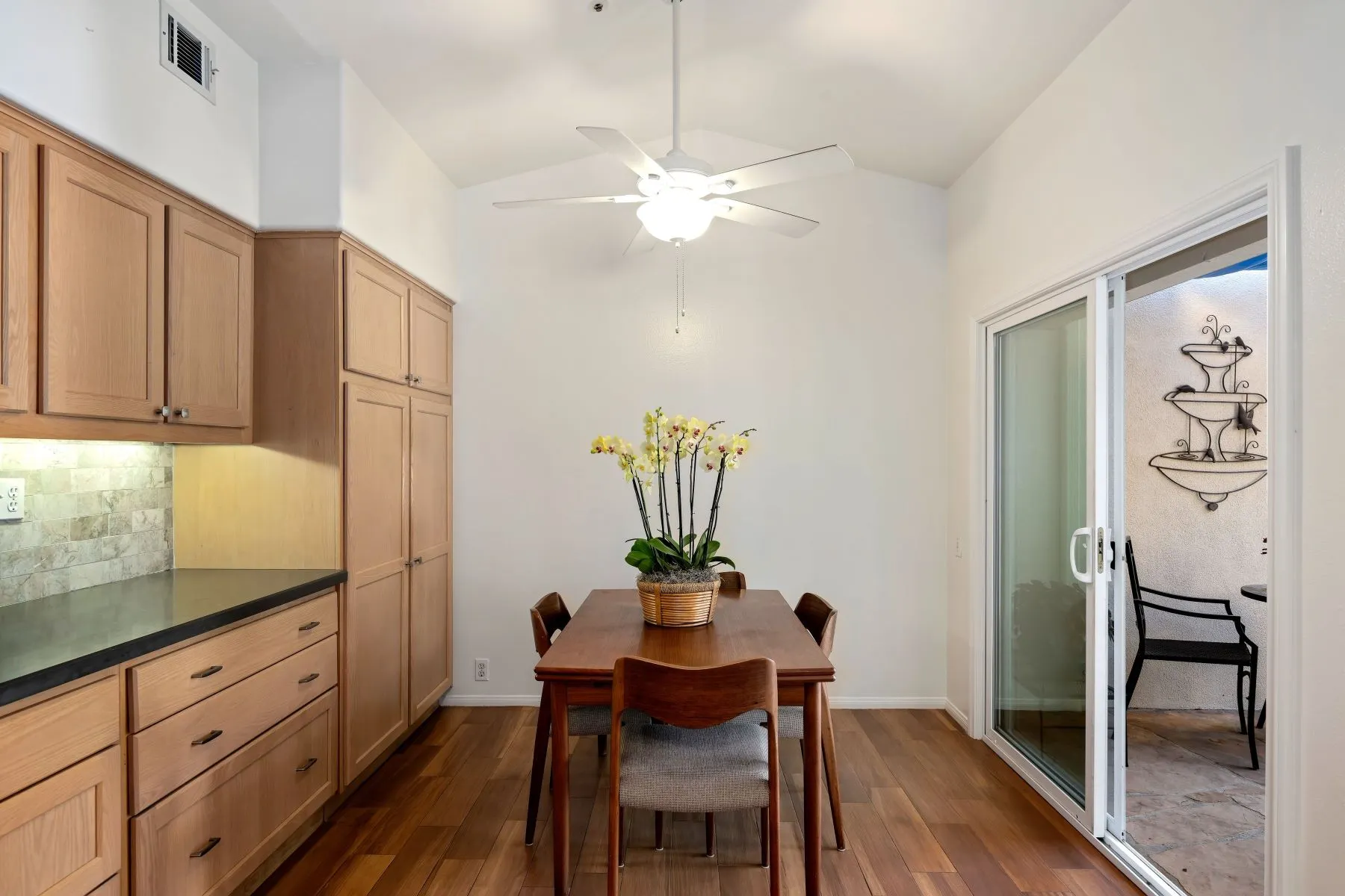 1260 Cravens Lane 2 Carpinteria photo 8