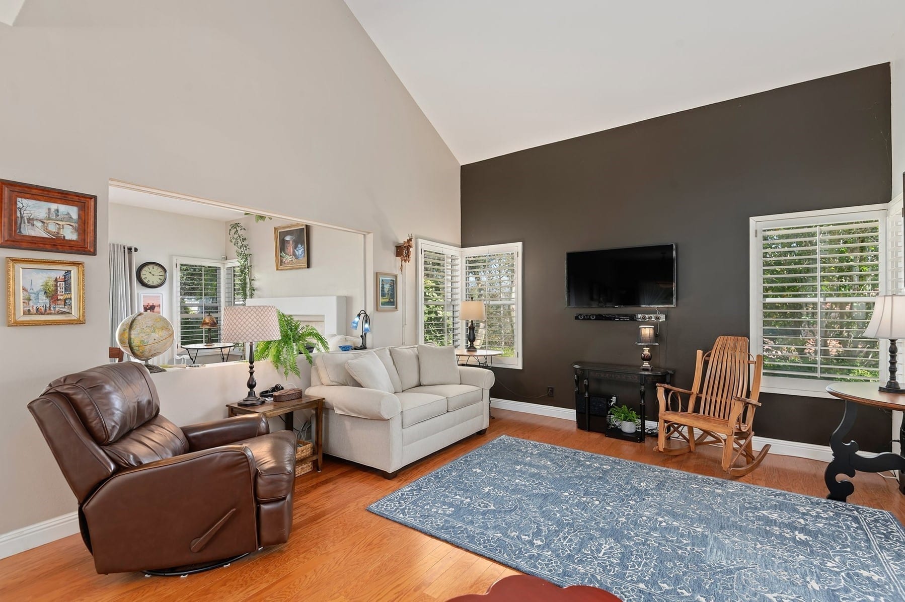 2393 Iroquois Lane photo 3