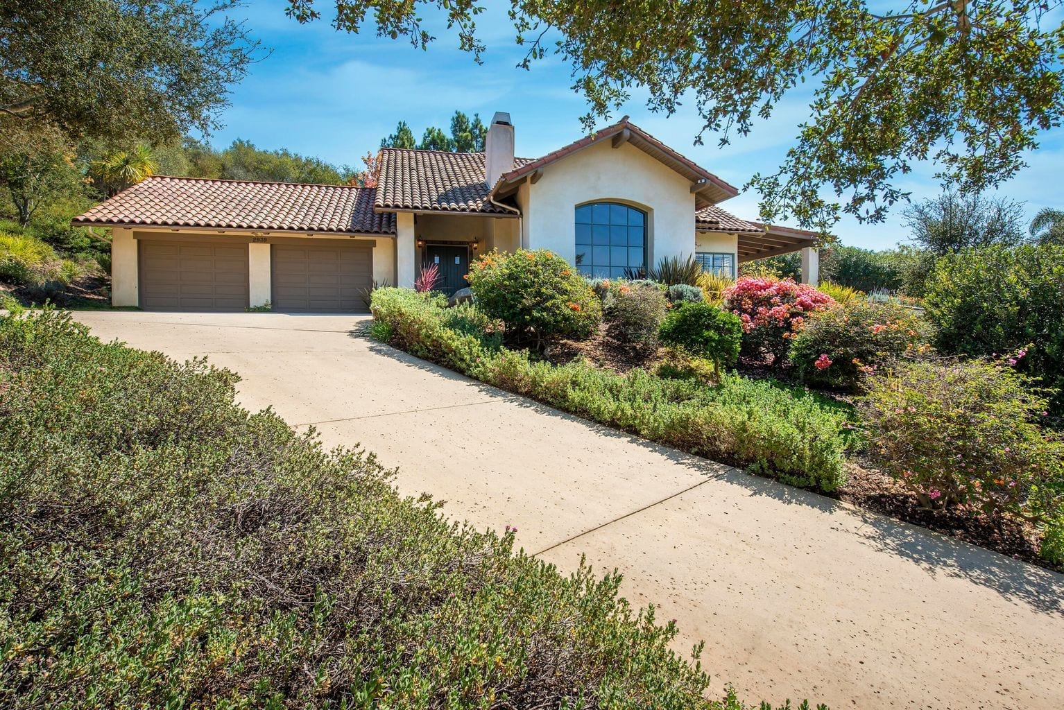 2939 East Valley Rd photo 2