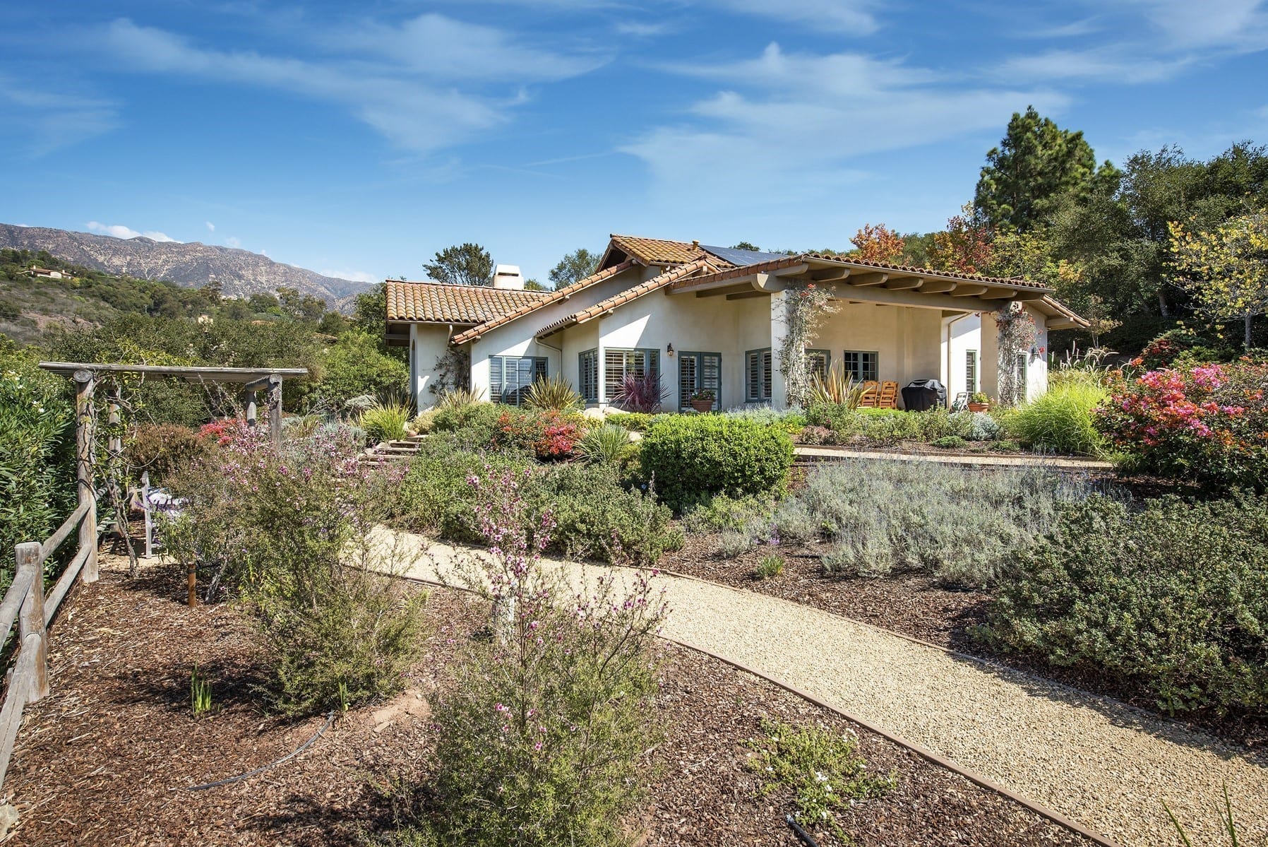 2939 East Valley Rd photo 5