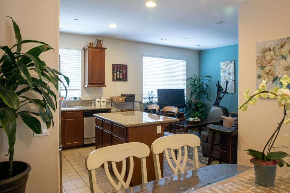 335 Matthew Way photo 4